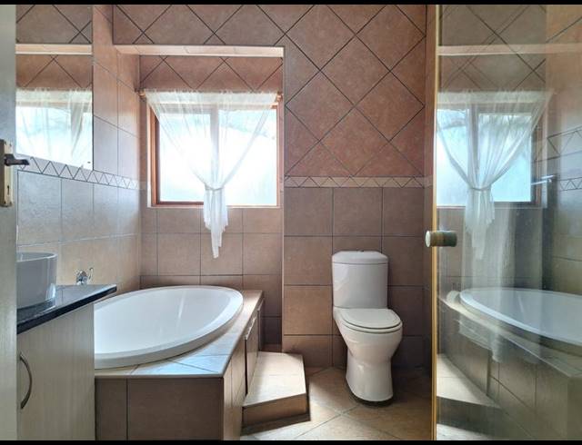 4 BEDROOM HOUSE FOR SALE IN SONNEVELD